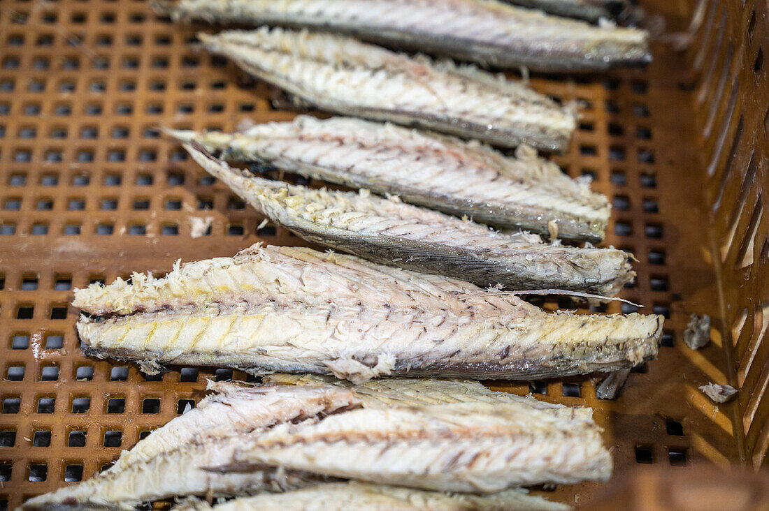 Getrockneter Fisch, Fischkonservenfabrik (USISA), Isla Cristina, Spanien