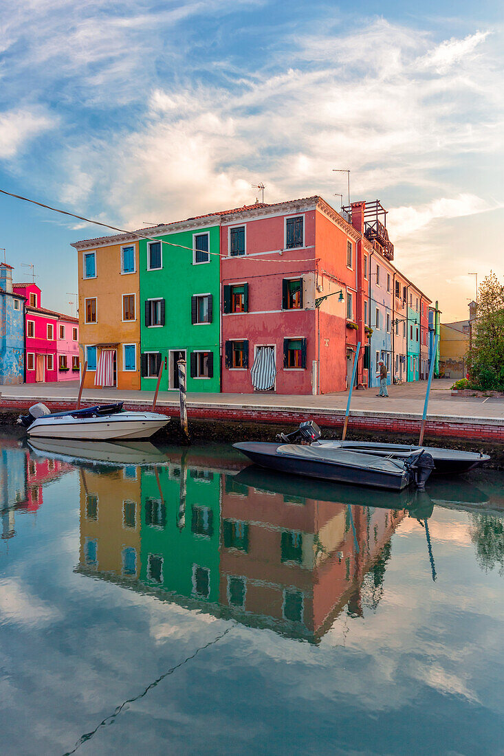 Ein ruhiger Morgen an der Fondamenta della Pescheria, Burano, Venedig, Venetien, Italien, Europa