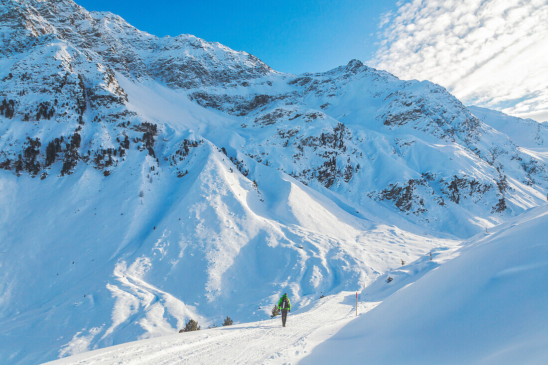 A Mountaineer walking down the Fotsch Valley with Schwarzhorn und Hohe Schöne peaks in the background, Sellrain, Innsbruck Land, Tyrol, Austria, Europe
