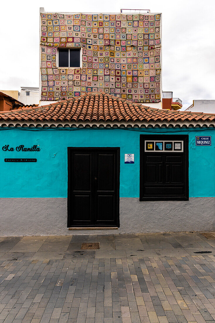 Spain,Canary Islands,Tenerife,Valle de La Orotava,Puerto de La Cruz,colourful houses of Calle Mequinez