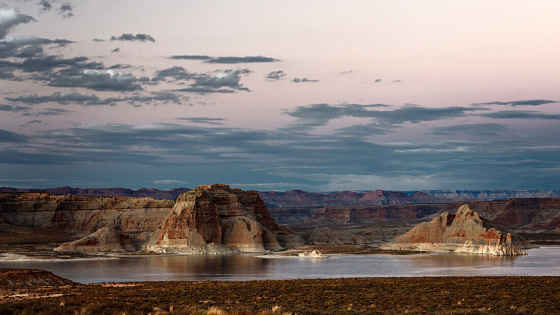 lake Powell near page, Page, Arizona, USA