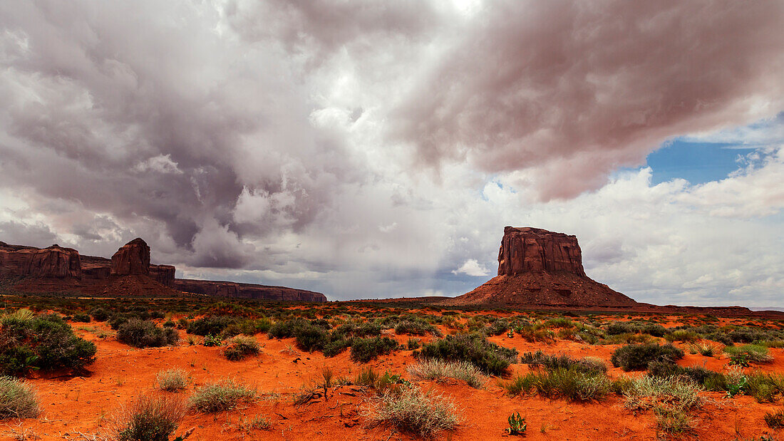 buttes in monument valley, Arizona, Utah, USA