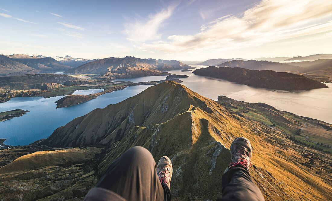 Gleitschirmfliegen über Roys Peak, Lake Wanaka, Region Otago, Südinsel, Neuseeland