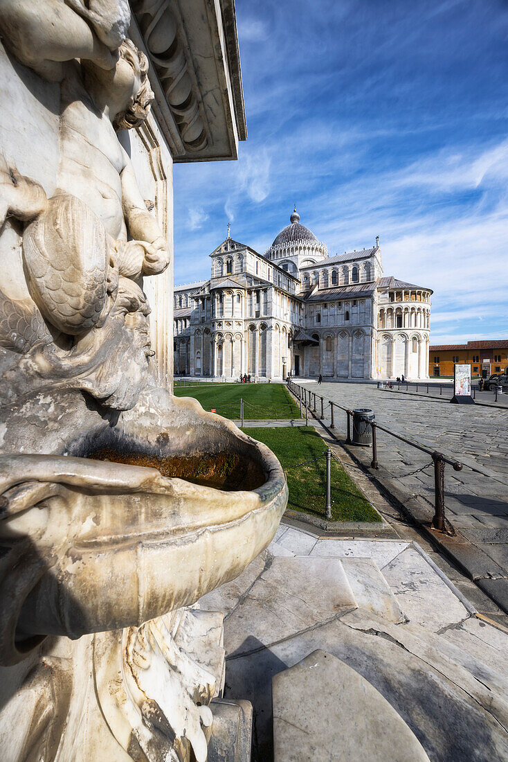 Verschiedene Perspektiven auf den Dom von Pisa, Brunnen der Putten, Pisa, Toskana, Italien, Europa