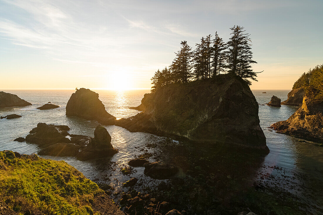 Landscape at sunset at Second Beach, part of the Samuel H. Boardman Scenic Corridor State Park. Brookings, Curry county, Oregon, USA.