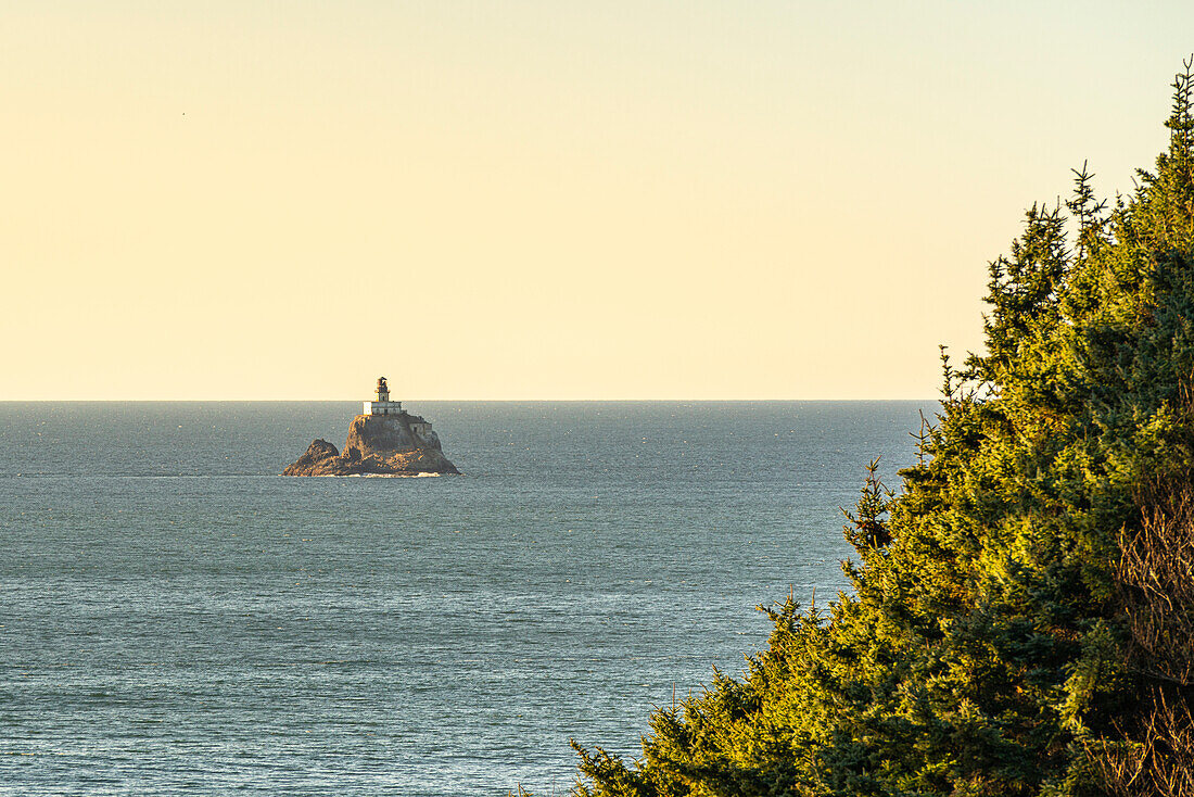 Tillamook Rock Leuchtturm. Cannon Beach, Clatsop County, Oregon, USA.