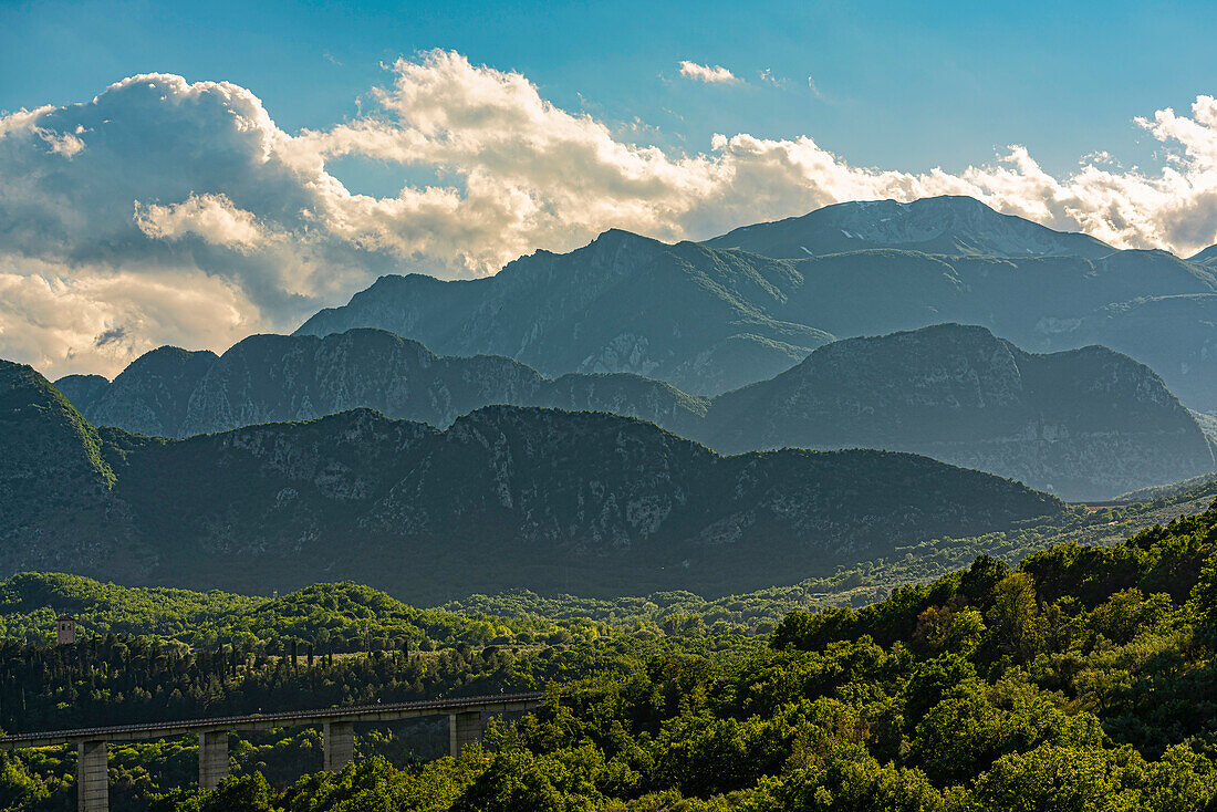 Die Gebirgsgruppe der Mainarde, zwischen Latium und Molise gelegen. Nationalpark der Abruzzen, Latium und Molise. Molise, Italien, Europa