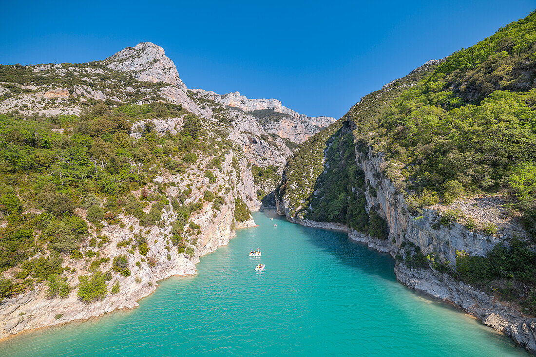 Der letzte Teil der Gorges du Verdon, wo der Fluss Verdon in den Lac de Ste-Croix mündet (Pont du Galetas, Departement Var, Provence-Alpes-Côte d'Azur, Frankreich, Europa)