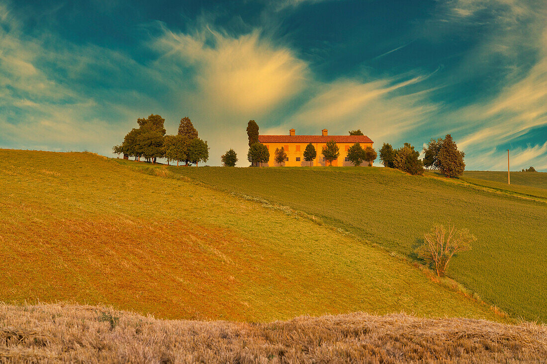 Italien, Marken, Corinaldo, Landschaft bei Sonnenuntergang