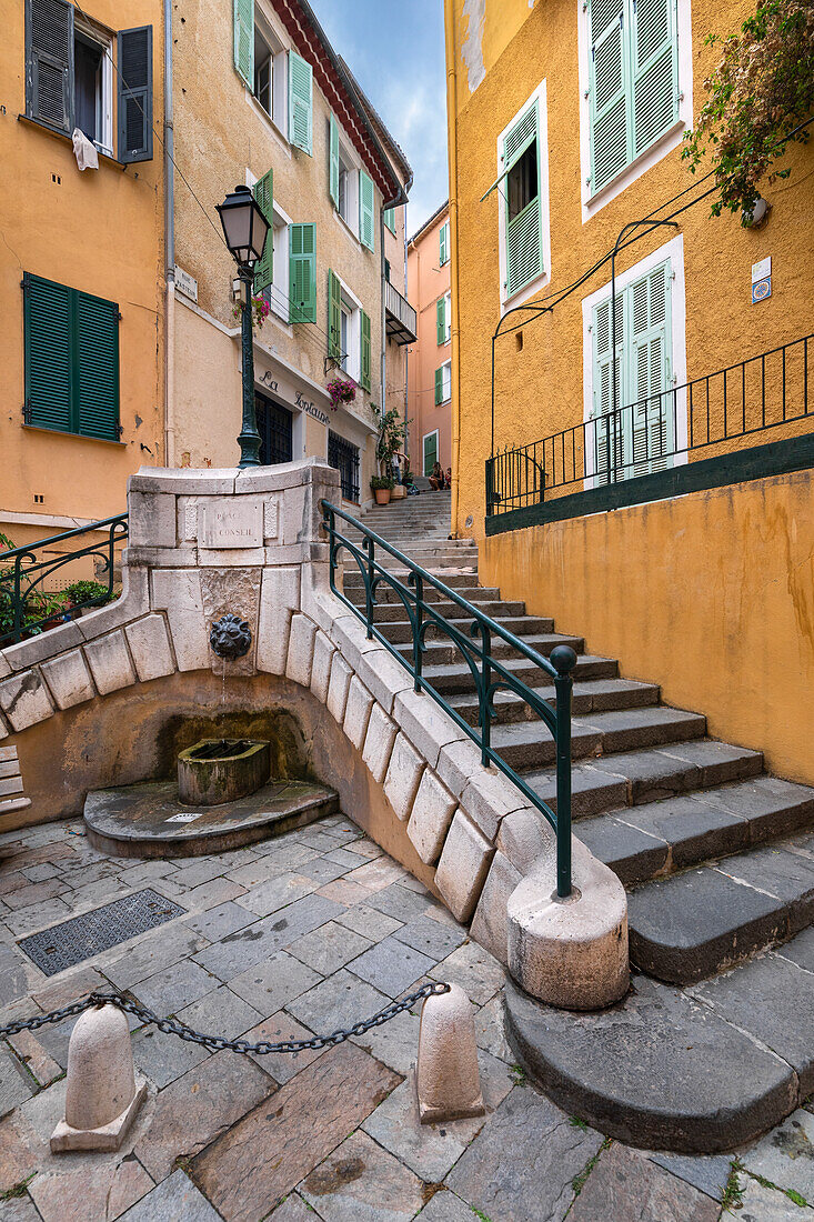Between the streets of Villefranche-sur-Mer, Beausoleil canton, Nice, Alpes-Maritimes department, Provence-Alpes-Cote d'Azur region, France, Europe)