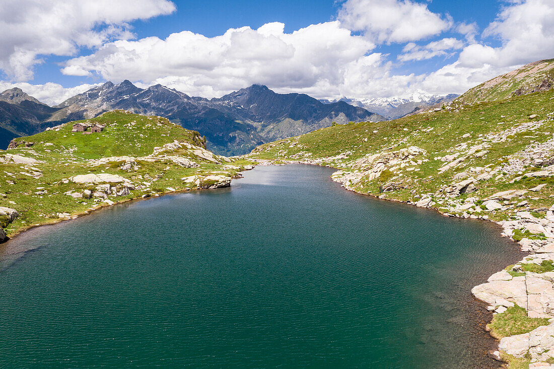 Der Montagnit-See in der Nähe der Coda-Hütte (Fontainemore, Lys-Tal, Provinz Aosta, Aosta-Tal, Italien, Europa)