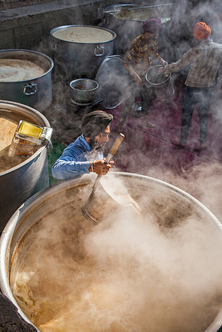 Maiking chai. Volunteers cooking for the pilgrims who visit the Golden Temple, Each day they serve free food for 60,000 - 80,000 pilgrims, Golden temple, Amritsar, Punjab, India