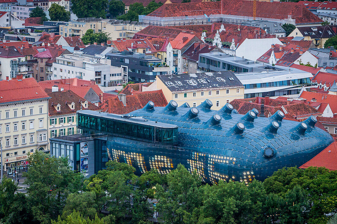 Dächer der Stadt und des Kunsthauses, Kunstmuseum Graz, Blick vom Schlossberg, Graz, Österreich