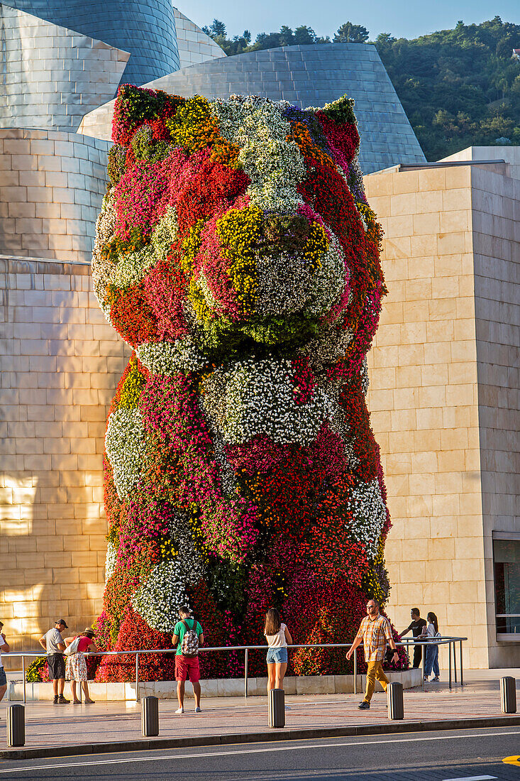 Welpe von Jeff Koons und Guggenheim-Museum, Bilbao, Spanien