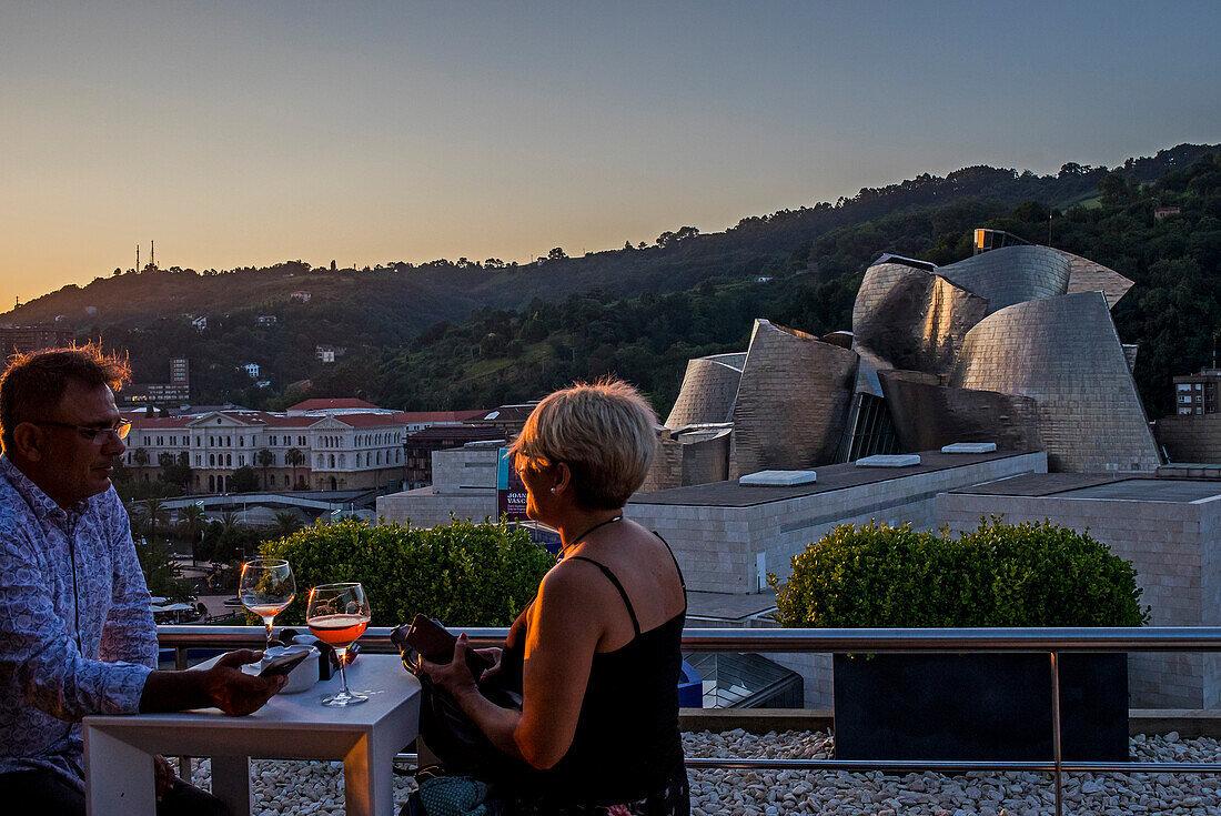 Guggenheim-Museum von der Dachterrasse des Gran Hotel Domine, Bilbao, Spanien