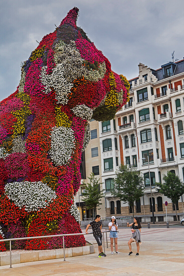 Welpe von Jeff Koons, vor dem Guggenheim Museum, Bilbao, Spanien