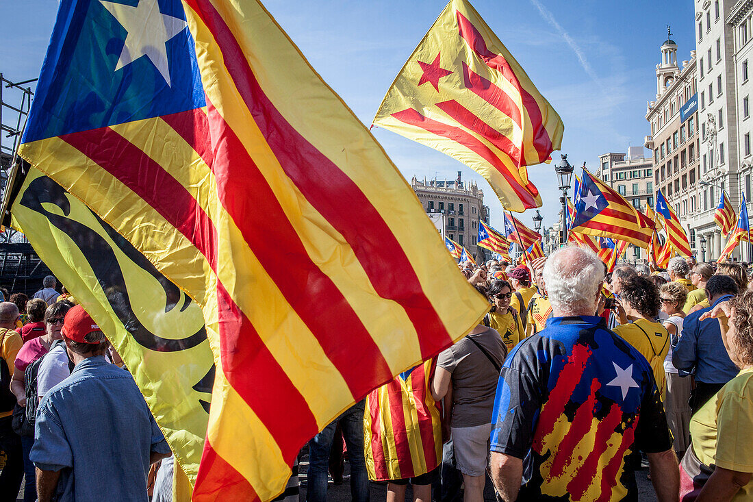 Politische Demonstration für die Unabhängigkeit Kataloniens. Catalunya-Platz.19. Oktober 2014. Barcelona. Katalonien. Spanien.
