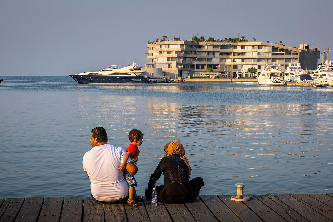 Familie, Zaitunay-Bucht, Beirut, Libanon