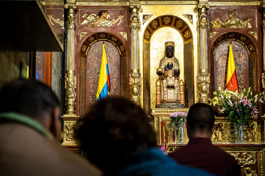 Santuario del Senor de Monserrate, Menschen beten zur Jungfrau Morena von Montserrat oder Moreneta, Kirche, Bogota, Kolumbien