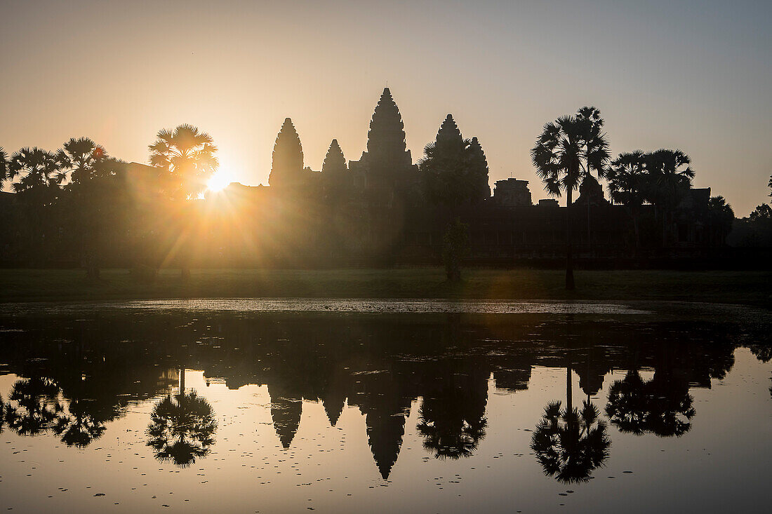 Sonnenaufgang, in Angkor Wat, Siem Reap, Kambodscha