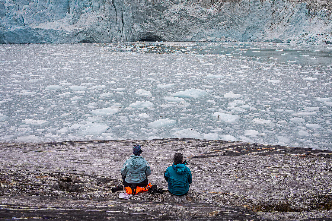 Touristen, Pía-Gletscher, Pía-Fjord, Beagle-Kanal (nordwestlicher Zweig), PN Alberto de Agostini, Feuerland, Patagonien, Chile