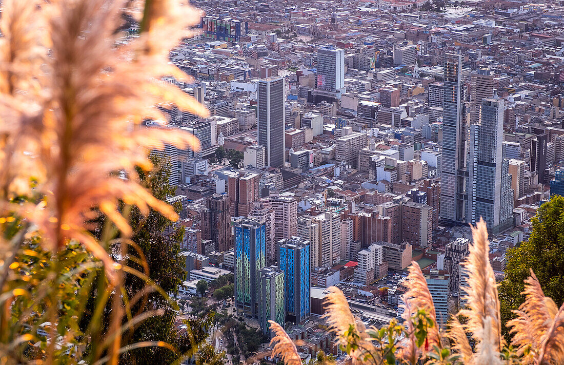 Skyline, Stadtzentrum, vom Montserrate-Hügel oder Cerro de Montserrate, Bogota, Kolumbien