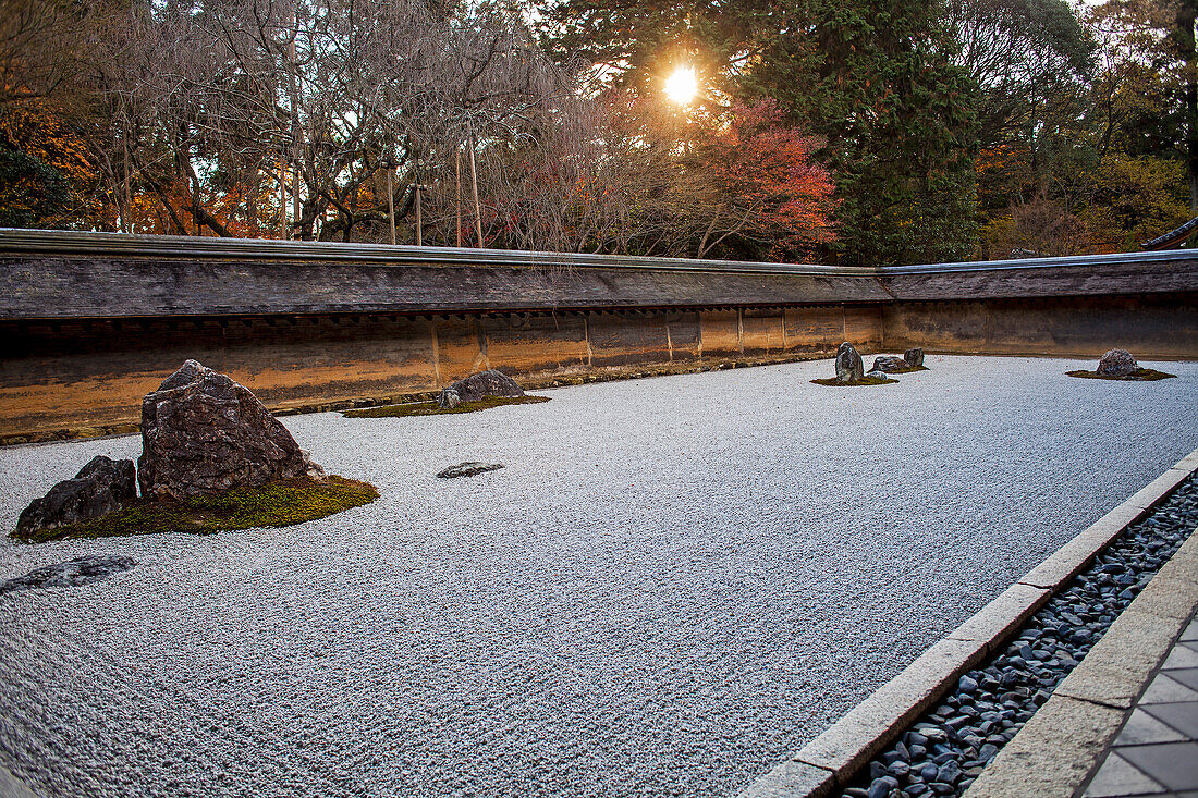 Zen-Garten im Ryoanji-Tempel, UNESCO-Weltkulturerbe, Kyoto, Japan