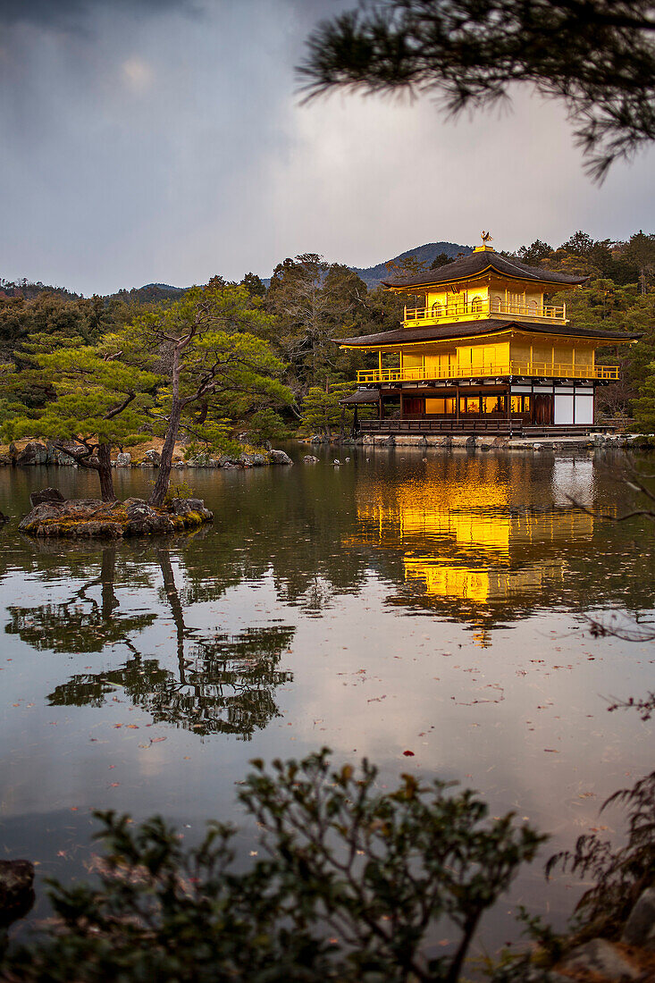 Kinkakuji-Tempel, goldener Pavillon, UNESCO-Weltkulturerbe, Kyoto, Japan