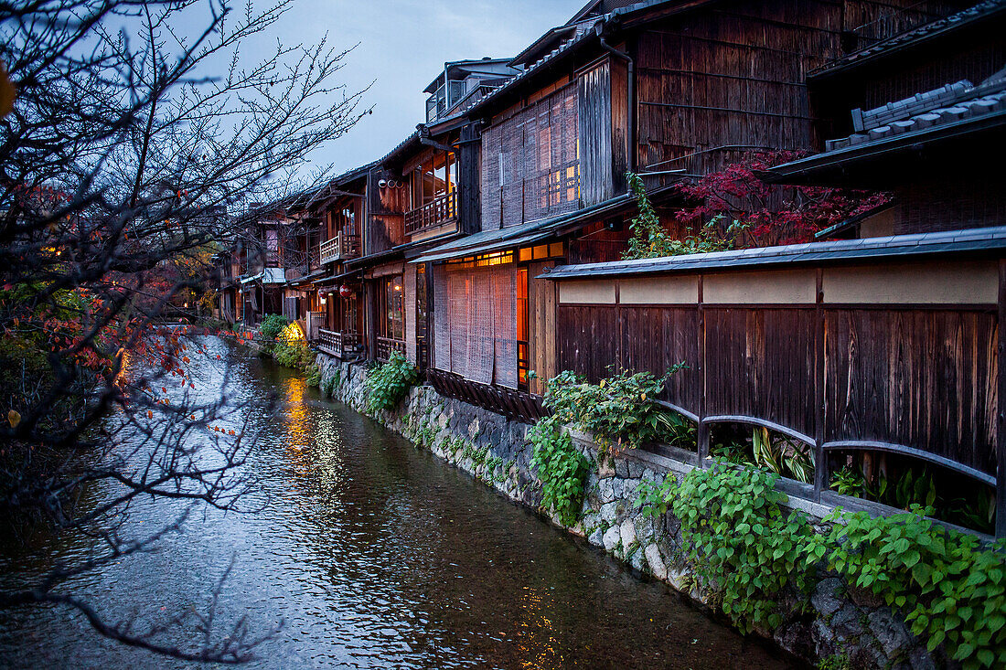 Shirakawa-minami-dori, Gion district, Kyoto. Kansai, Japan.