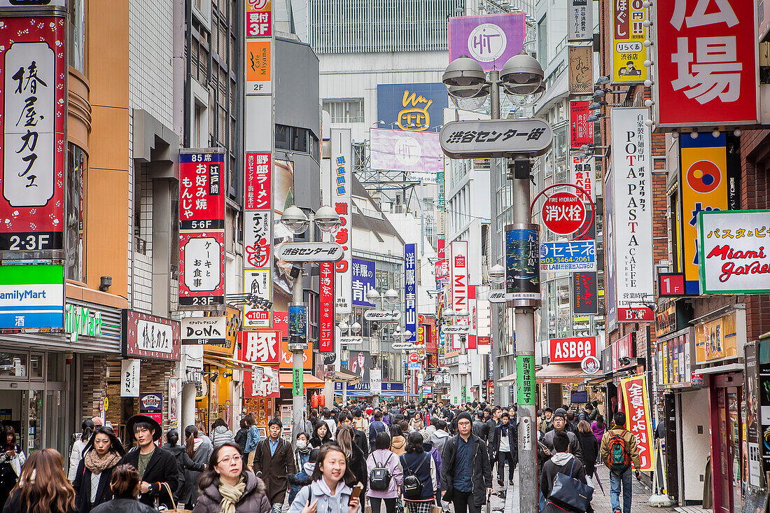 Hauptstraße von Shibuya.Tokio, Japan, Asien