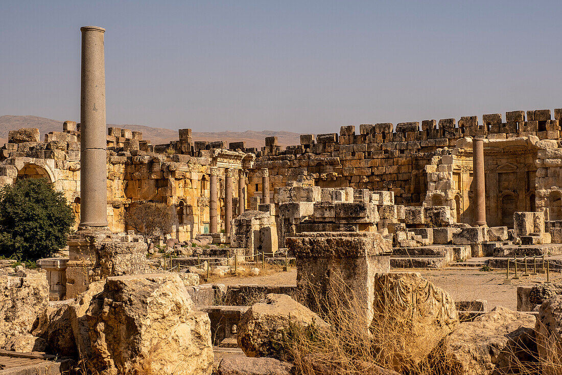 Großer Hof des Jupiter-Tempels, Beqaa-Tal, Baalbeck, Libanon