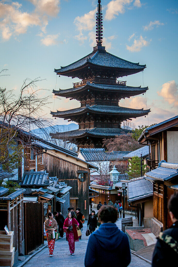 Sanneizaka-Straße und Yasaka-Pagode, Stadtviertel Gion, Kyoto, Japan.