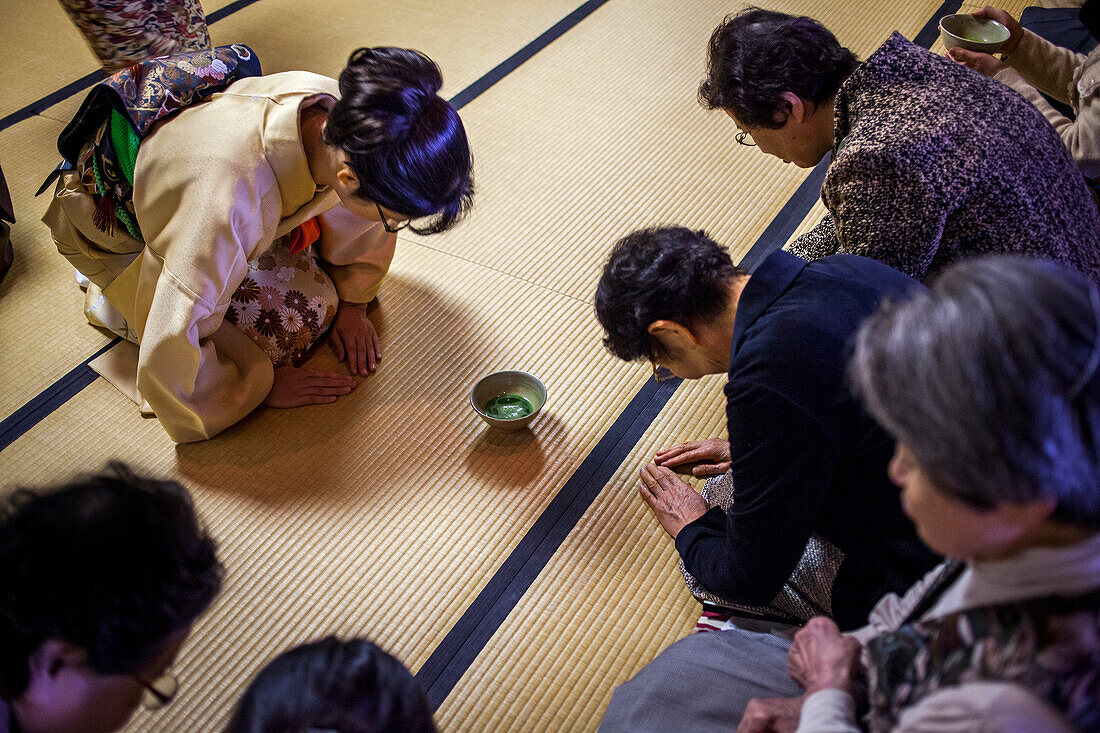 Teezeremonie, in Cyu-o-kouminkan, Morioka, Präfektur Iwate, Japan