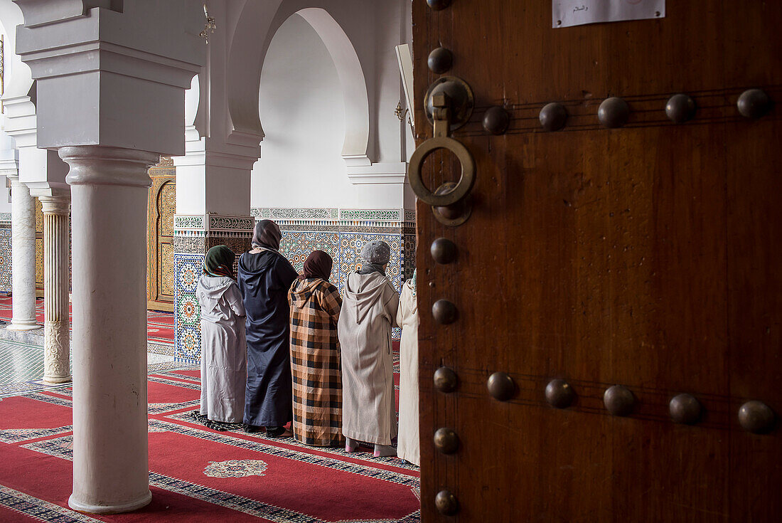 Women praying, Courtyard, Zaouia (tomb) of Moulay Idriss II, medina, Fez. Morocco
