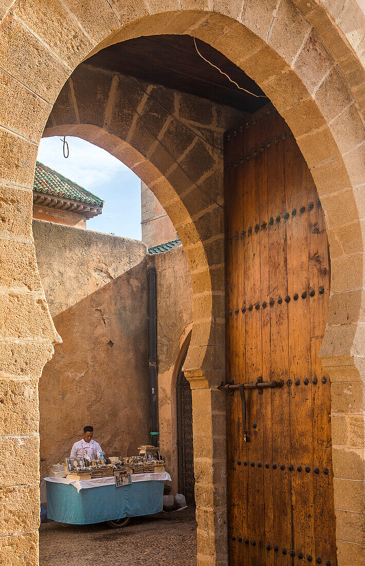 Nougatverkäufer in der Kasbah der Udayas, Rabat. Marokko