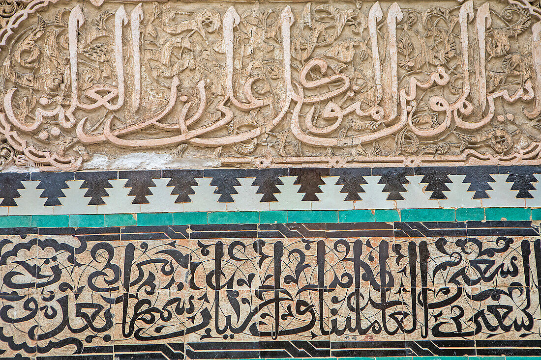 Detail, gefliest und verputzt, Medersa oder Madrasa Bou Inania, Fez el Bali, Fez, Marokko