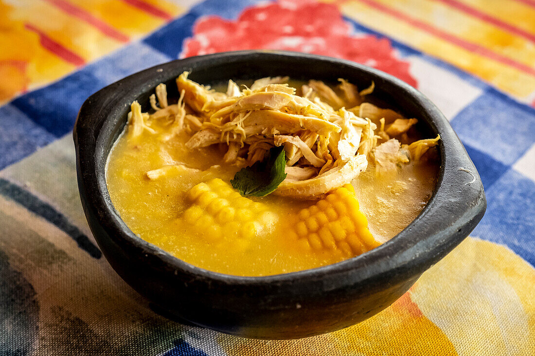 Ajiaco, im Restaurant Hato Viejo, Traditionelle kolumbianische Küche, Medellín, Kolumbien