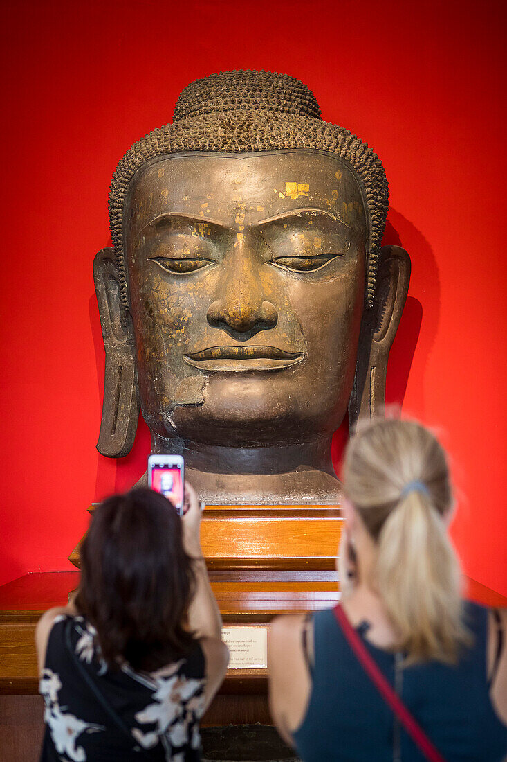 Buddhakopf, im Chao Sam Phraya Nationalmuseum, Ayuthaya, Thailand