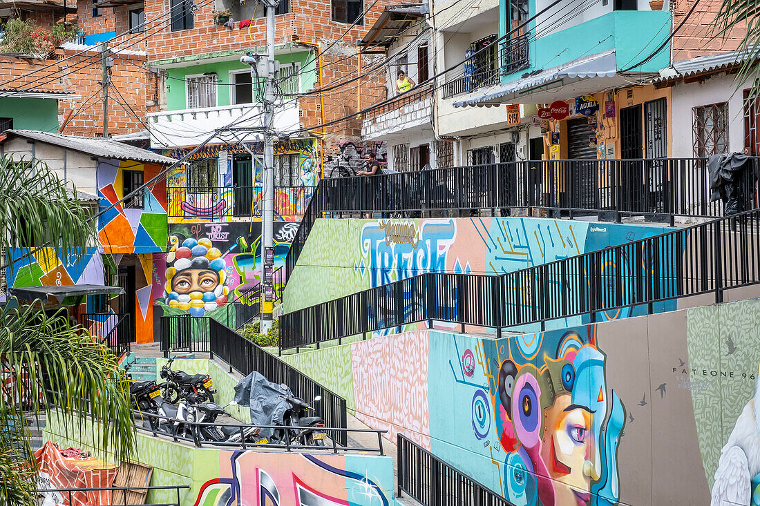 Street art, mural, graffiti, Comuna 13, Medellín, Colombia