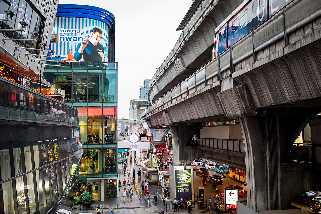 Rama I road, shopping street, at left Siam Square shopping mall, Bangkok, Thailand