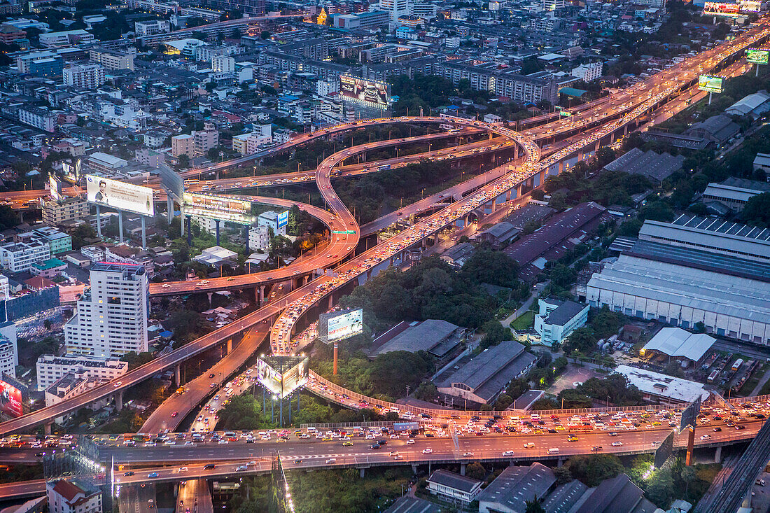 Kreuzung, Sirat Expy Schnellstraße bei Chalerm Maha Nakhon Expy Schnellstraße, Bangkok, Thailand