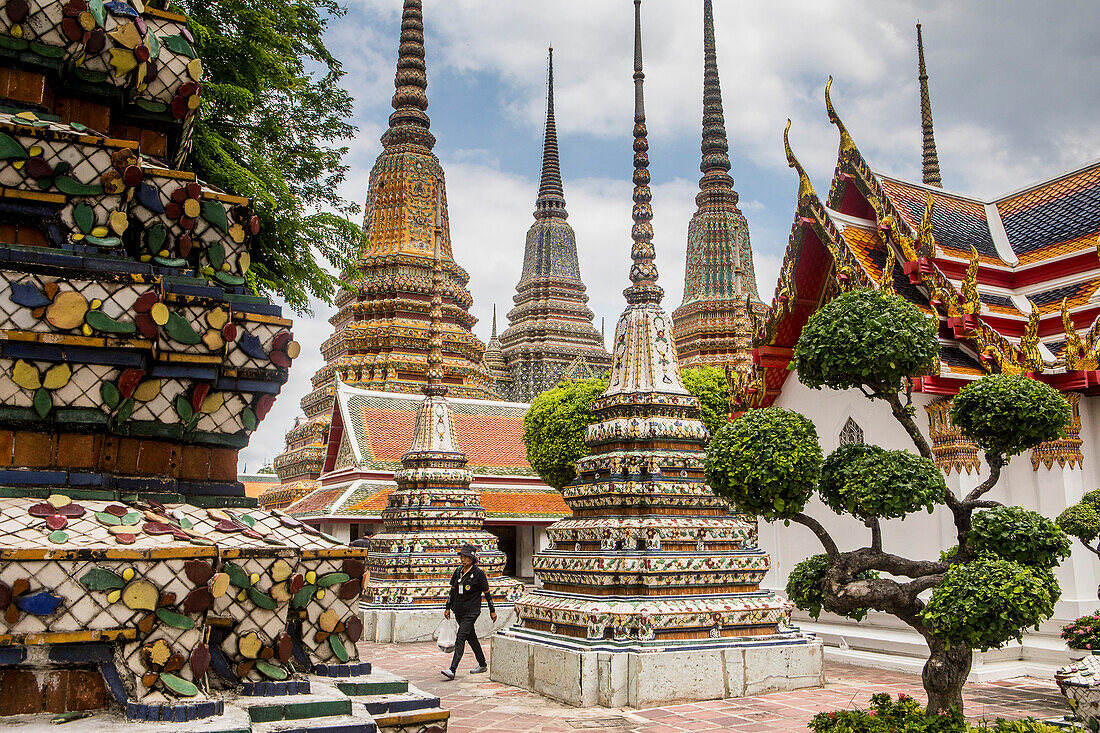Chedi (Stupas), Wat Pho (Wat Po), Tempel des liegenden Buddhas, Bangkok, Thailand