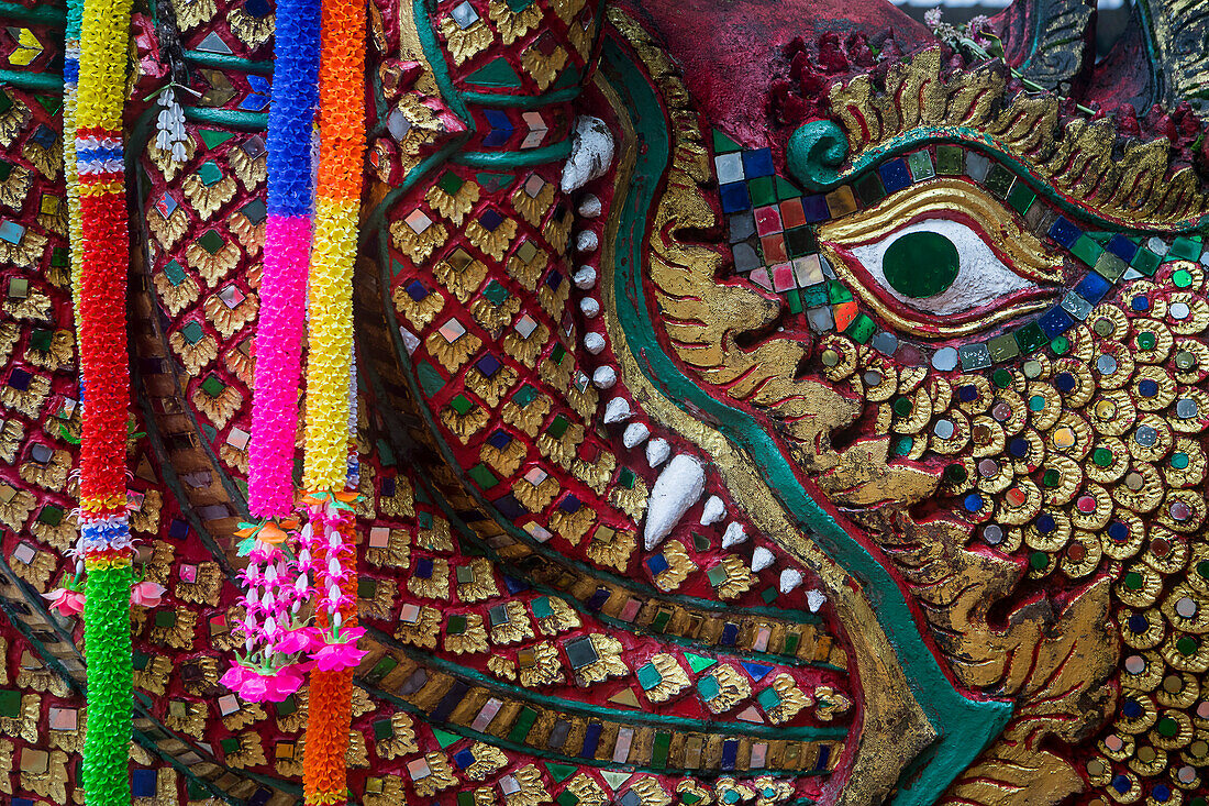 Detail der Naga-Treppe, Wat Phra That Doi Suthep-Tempel in Chiang Mai, Thailand