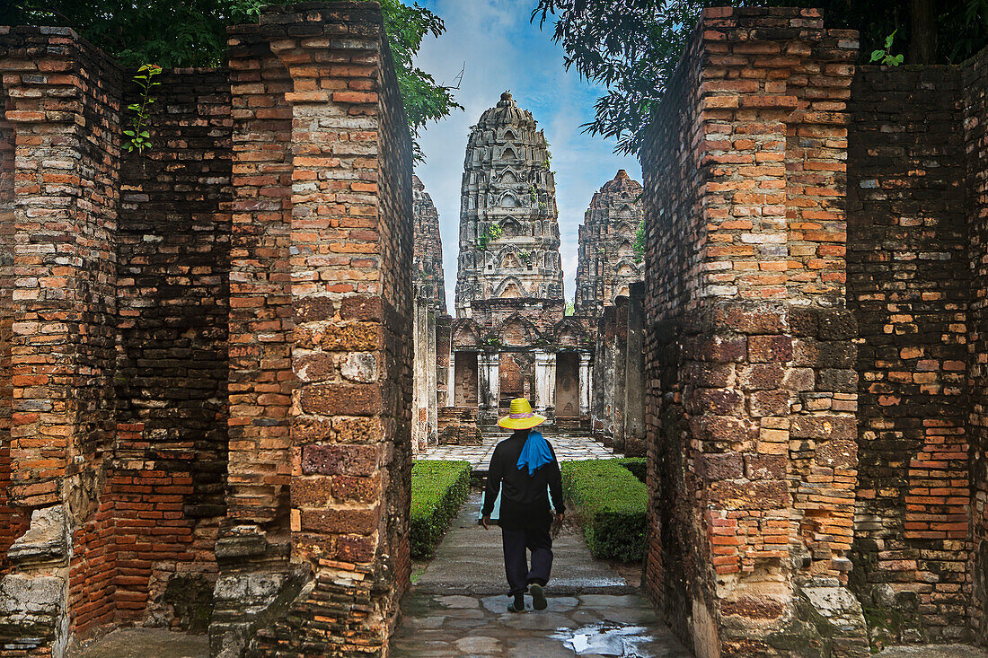 Wat Sri Sawai Temple, in Sukhothai historical park, Sukhothai, Thailand