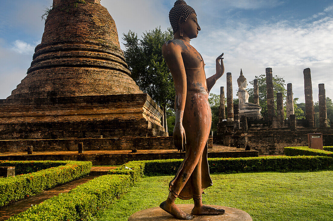 Wat Sa Si, im historischen Park von Sukhothai, Sukhothai, Thailand