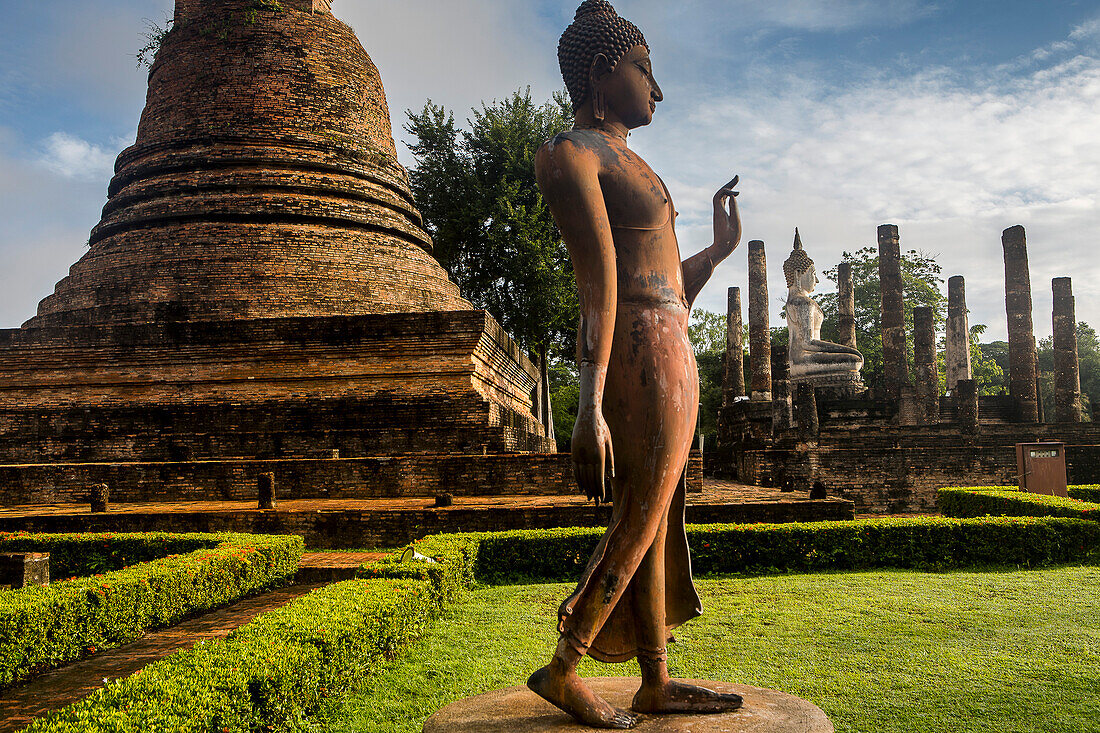 Wat Sa Si, in Sukhothai Historical Park, Sukhothai, Thailand