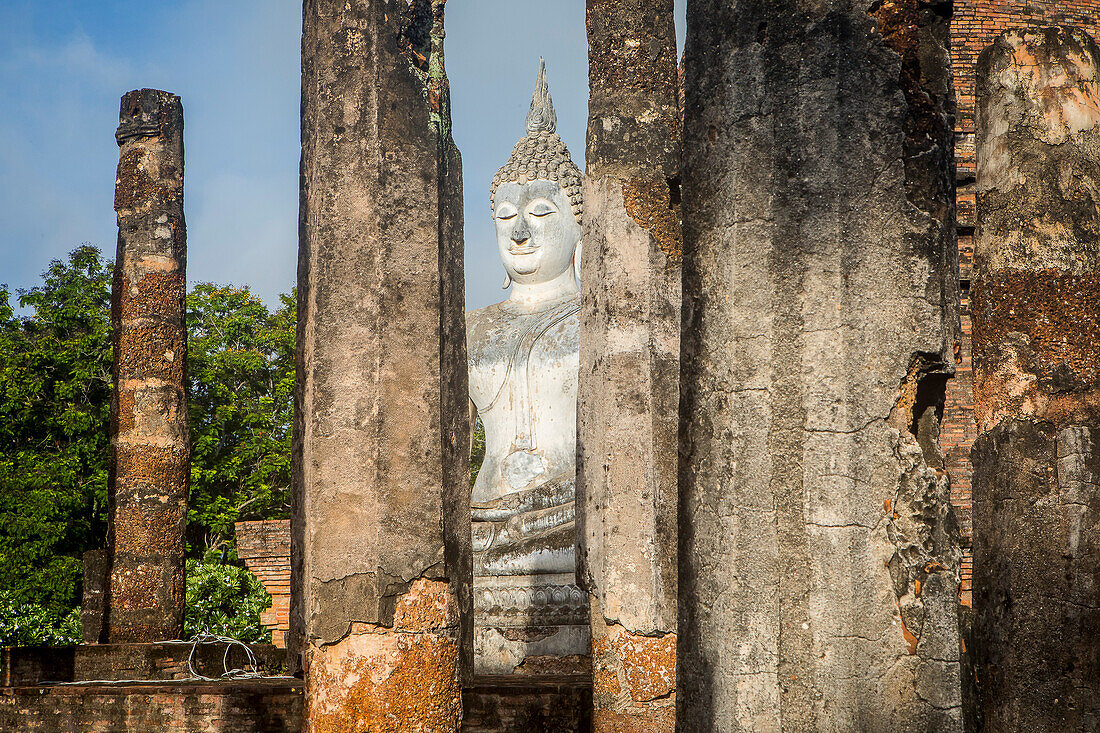 Wat Sa Si, in Sukhothai Historical Park, Sukhothai, Thailand