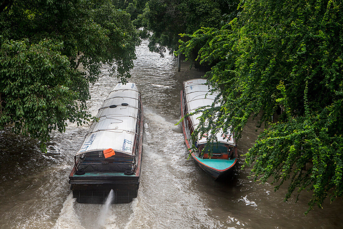 Schnellboot auf dem Khlong Saen Saep, Kanal, Bangkok, Thailand