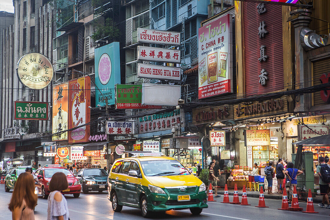 Yaowarat Road, Chinatown, Bangkok, Thailand