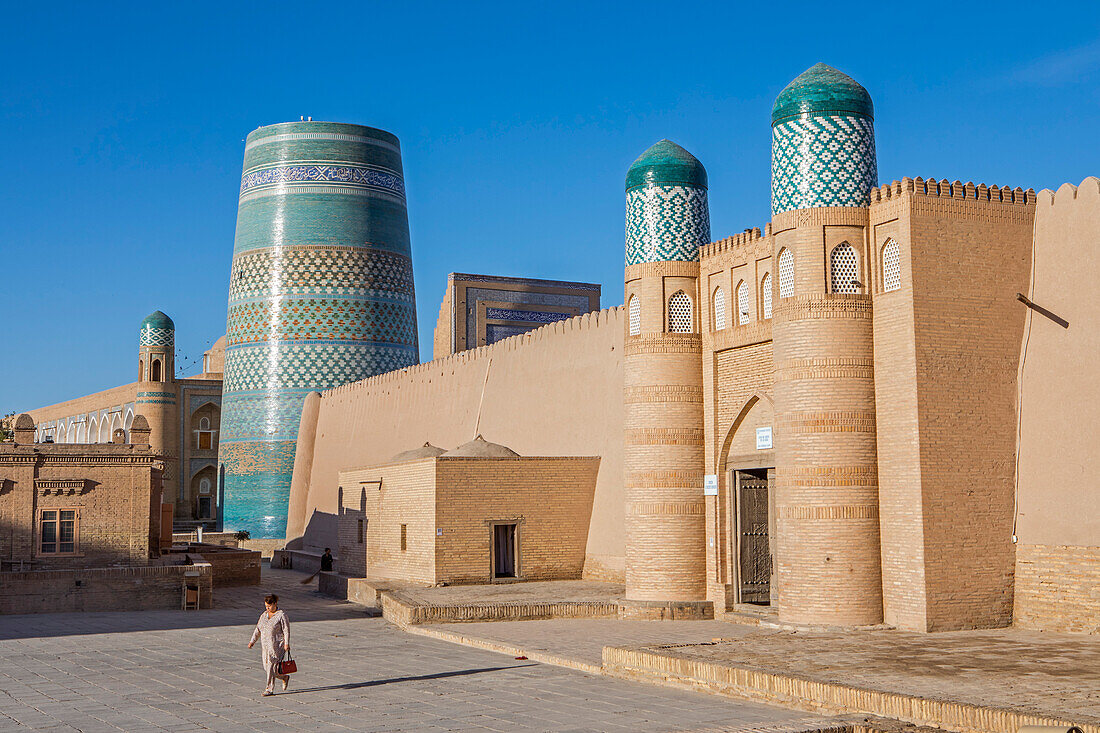Kalta Minor minaret and Kuhna Ark, in Execution Square, Khiva, Uzbekistan